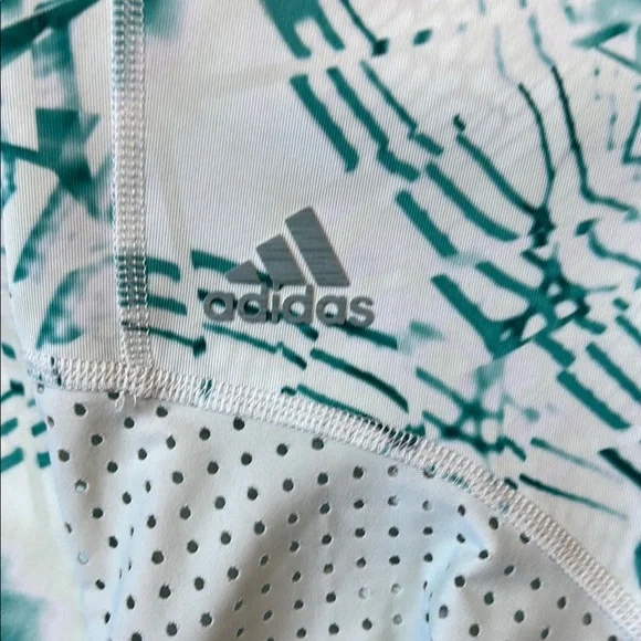 Adidas Green Leggings with Dynamic Design - Picture 2 of 5